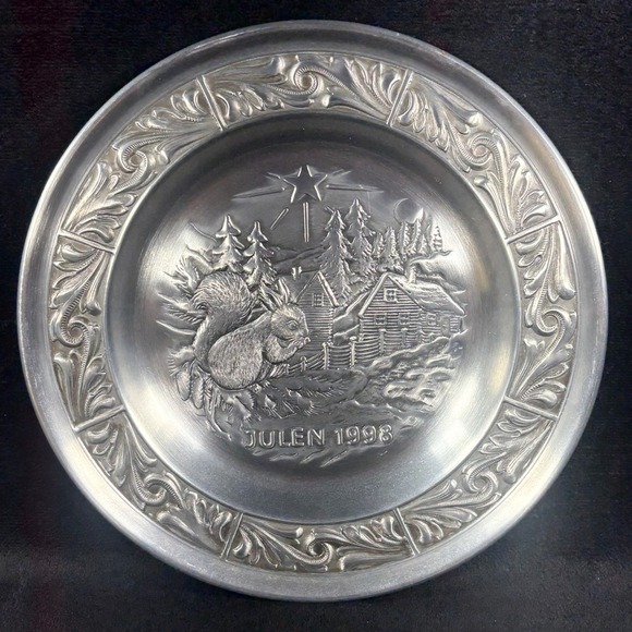 A. Holthe Norway Pewter Julen 1998 Christmas Plate #26 "Visit From The Forrest" - Picture 3 of 14